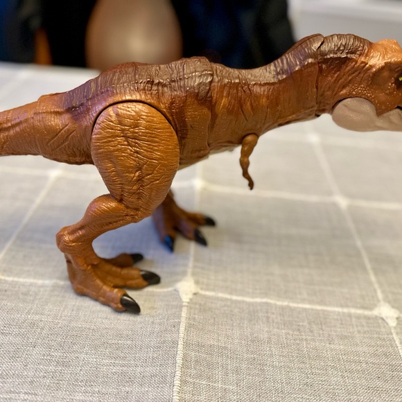 Jurassic World Legacy Collection T-Rex 18” tall Electronic Fully Working - Picture 6 of 9